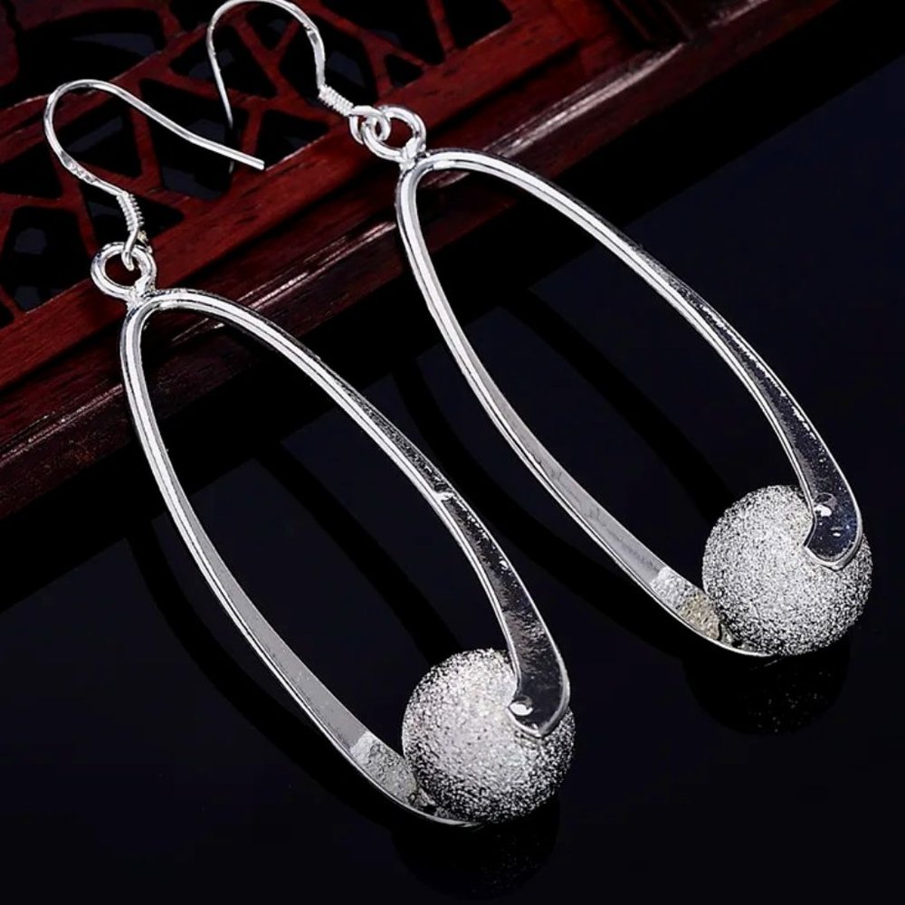 Beautiful Frosted Bead Hanging Earrings .925 Sterling Silver - Picture 2 of 6